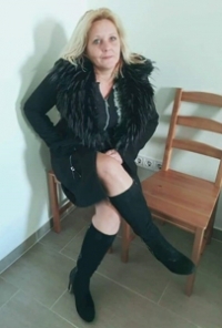 Kinga k&eacute;nyeztető massz&aacute;zsa Vecs&eacute;sen